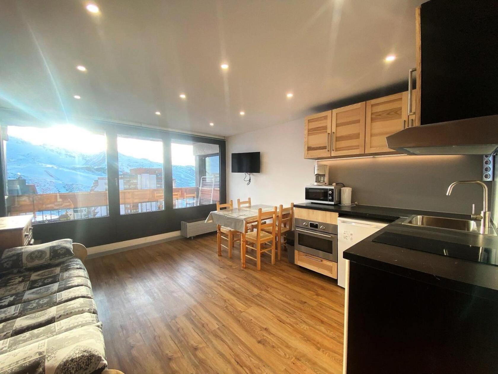 Apartment Neves - Location: Pour 4 Personnes Dans Un Quartier Anime