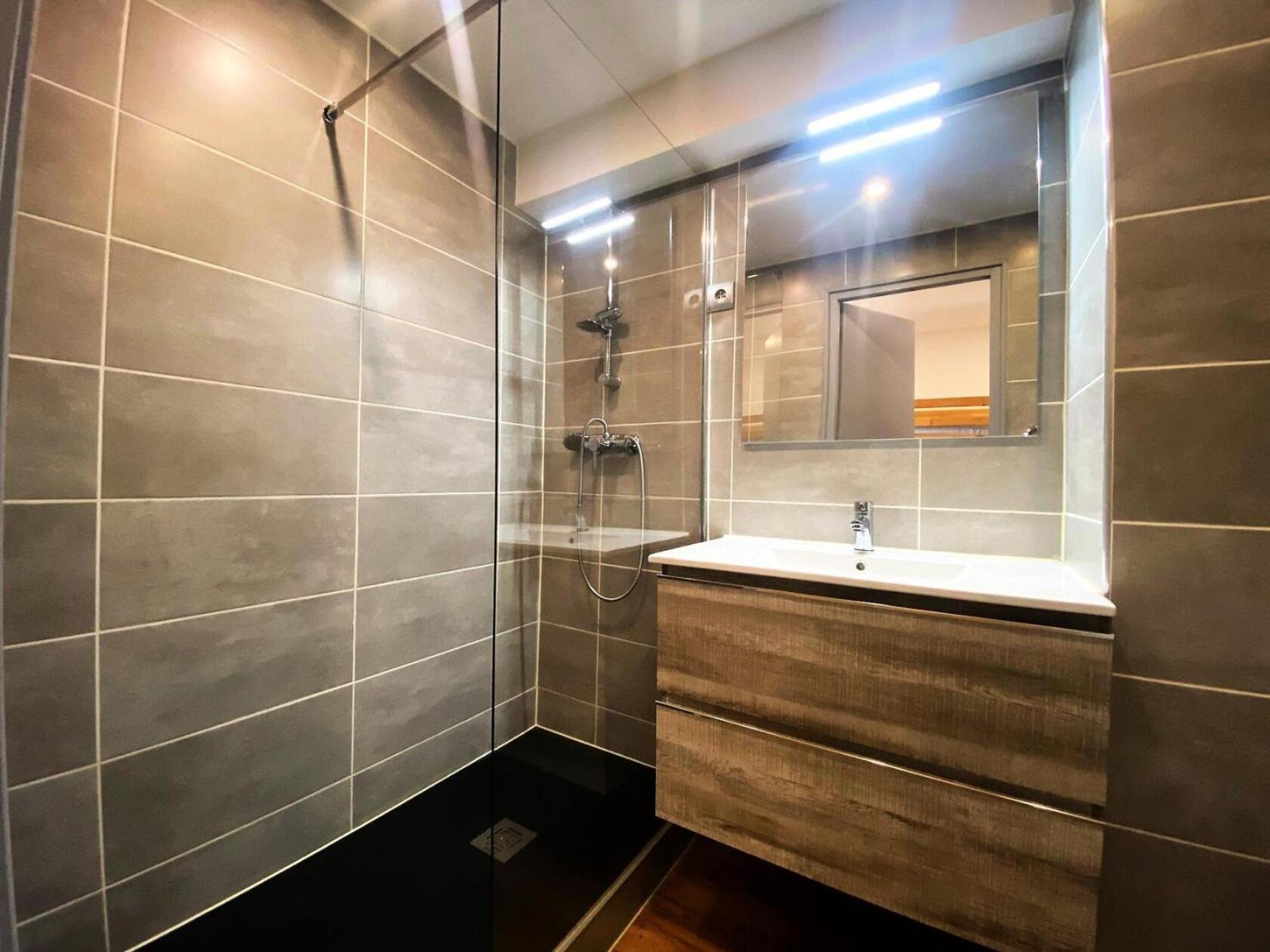 Neves - Location: Pour 4 Personnes Dans Un Quartier Anime *