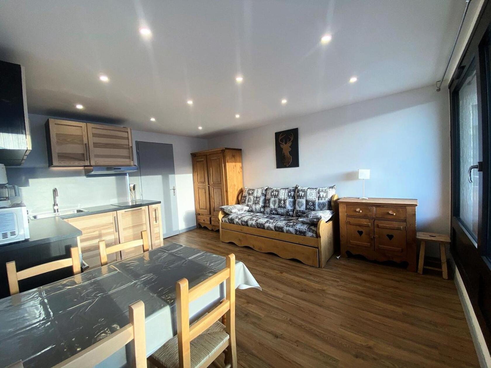 Neves - Location: Pour 4 Personnes Dans Un Quartier Anime