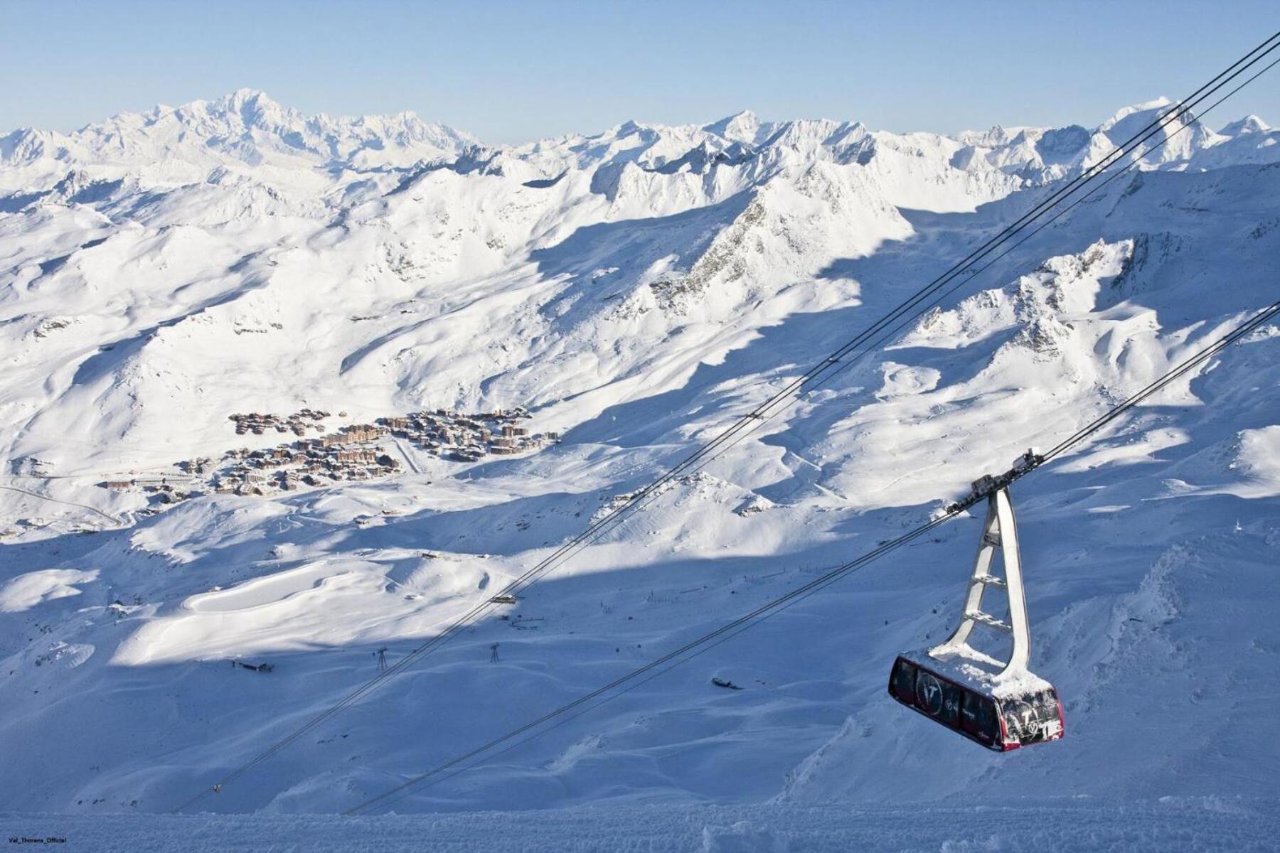 Apartment Neves - Location: Pour 4 Personnes Dans Un Quartier Anime Val Thorens