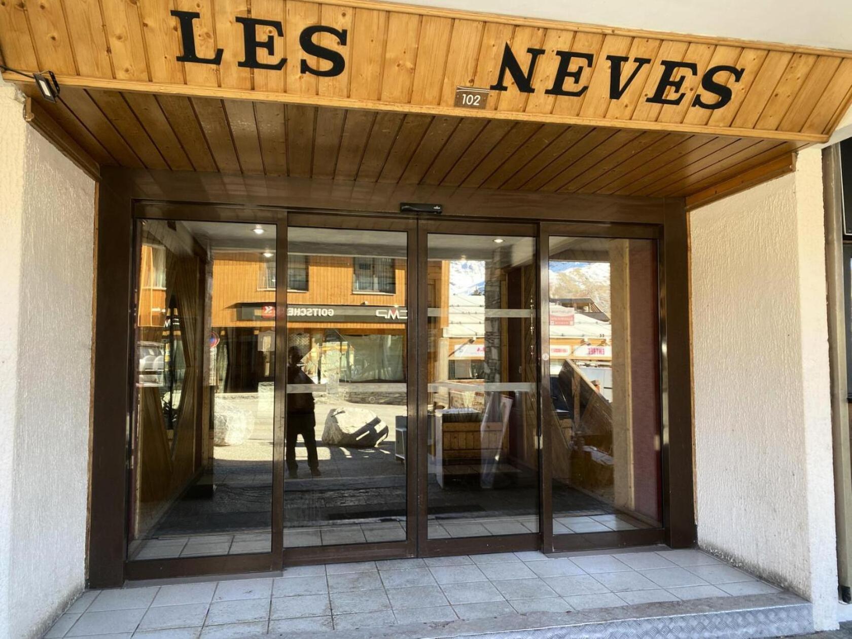 Neves - Location: Pour 4 Personnes Dans Un Quartier Anime Val Thorens